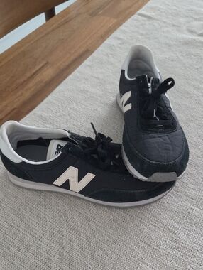 New Balance Women's Black and White Retro Runner Sneakers